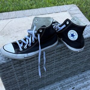 Converse Unisex Chuck Taylor’s Black& White HighTops Size 5.5Men 7Woman